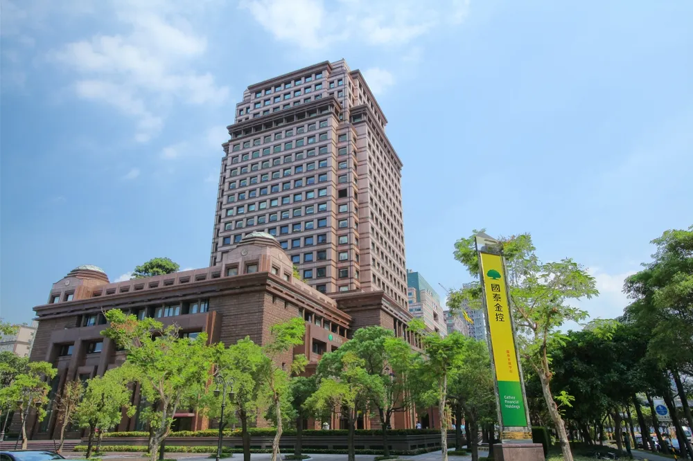 疫情稍控　防治鬆綁　全民積極國旅　國泰產險陪您體驗台灣
