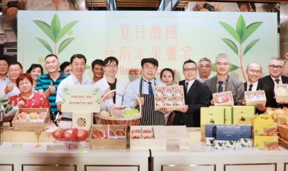 趕!趕!趕! 賣完芒果賣粽子 黃偉哲為台南 人漸豐潤終不悔