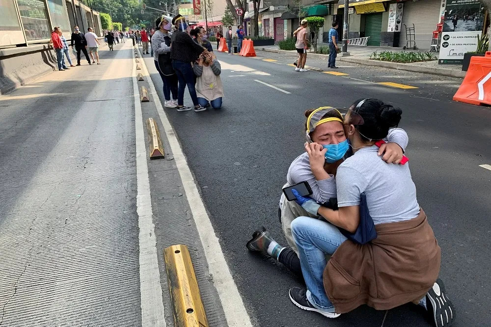 【墨西哥7.4強震】地面出現開合至少5死　中美多國列入海嘯警報範圍