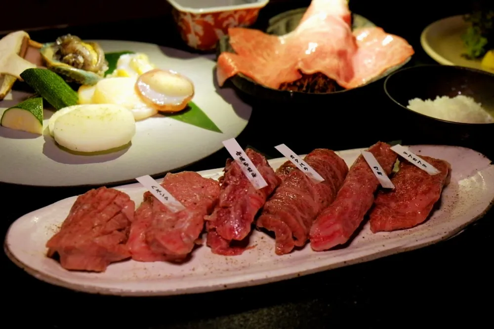 【有肉片】和牛燒肉全制霸！「牛若丸」－吃不膩的日料饗宴