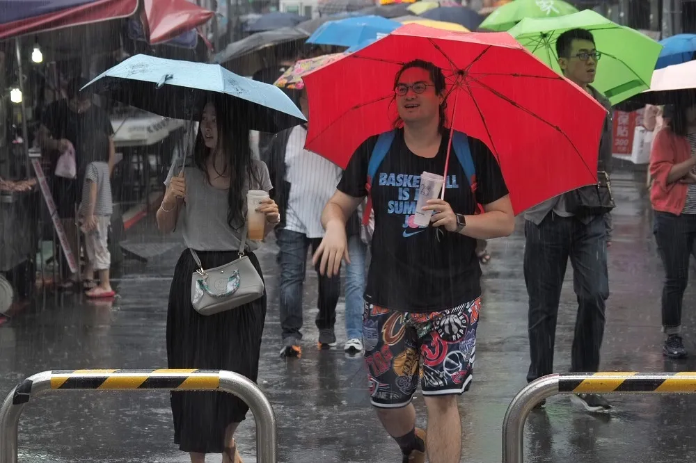 【爆豪雨來了】17縣市緊急豪雨特報　信義南港新莊1級淹水警戒