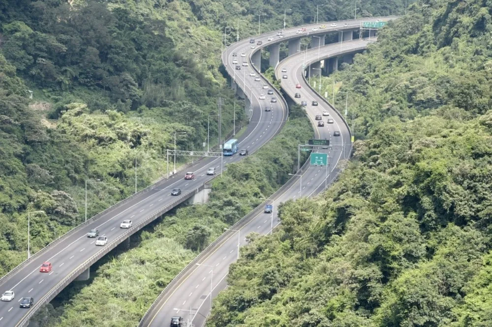 國5頭城到坪林時速僅30公里　估塞車潮晚上10點才紓解