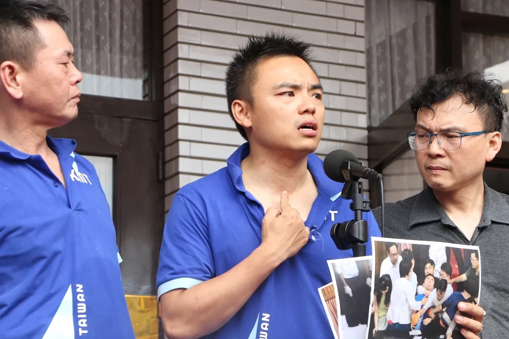 【藍營占立院敗北】洪孟楷遭綠委勒脖　暴走亮照「誰！這雙手是誰！」