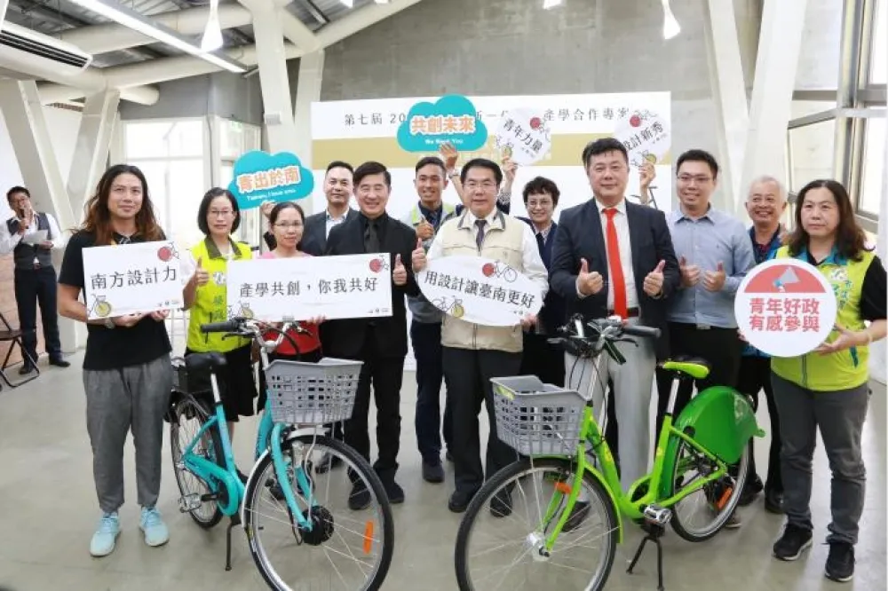 黃偉哲廣邀設計好手 讓單車成為台南街邊的美麗風景