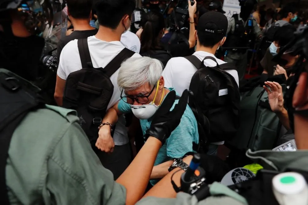 【快訊】國安法首開鍘　香港立法會議員尹兆堅遭逮捕