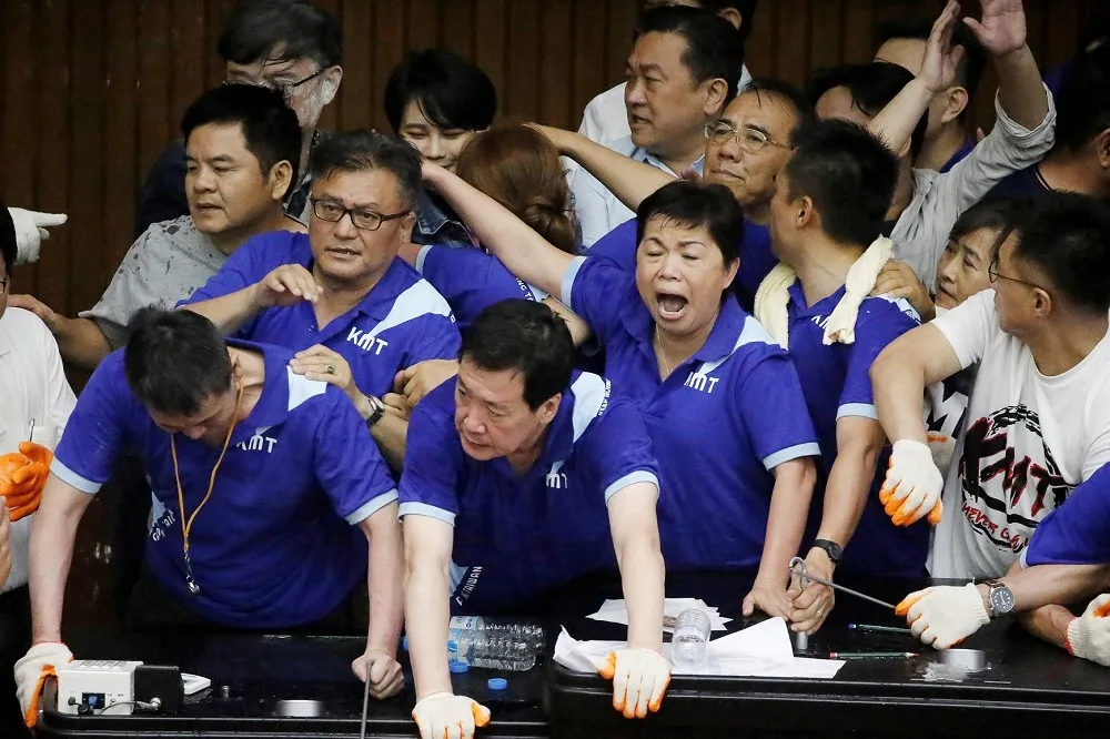 佔領立法院是國民黨一場東施效顰的低級笑話