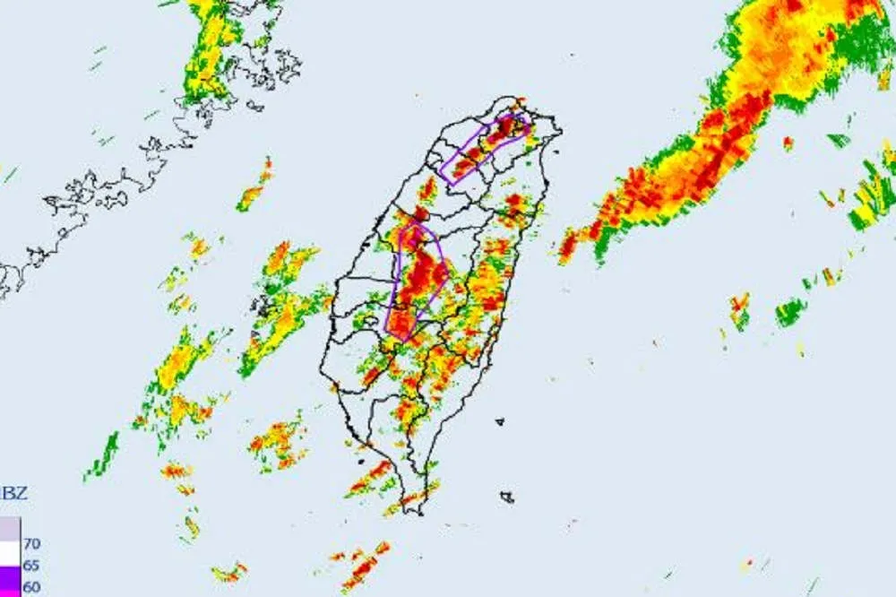 大雷雨衝擊11縣市　氣象局：慎防劇烈降雨、雷擊