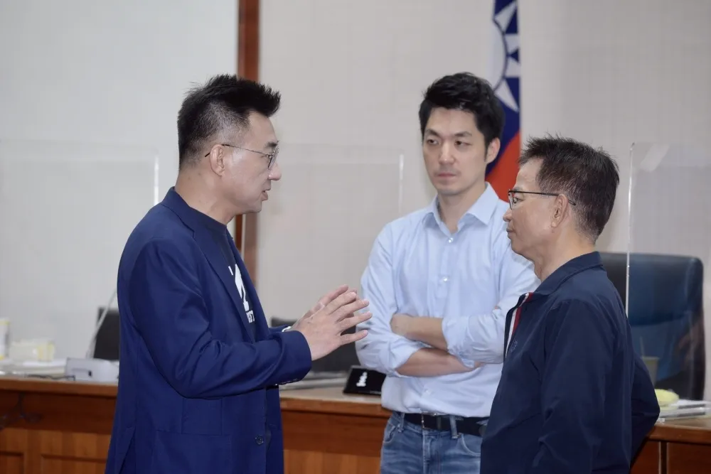 衝了！藍黨團拚修憲廢監院　後院失火嗆「拿香跟拜民進黨」
