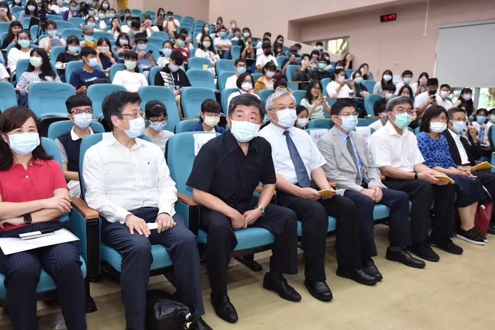 台灣列英國入境免隔離名單　陳時中感謝之餘仍提醒「沒特別必要別出國」