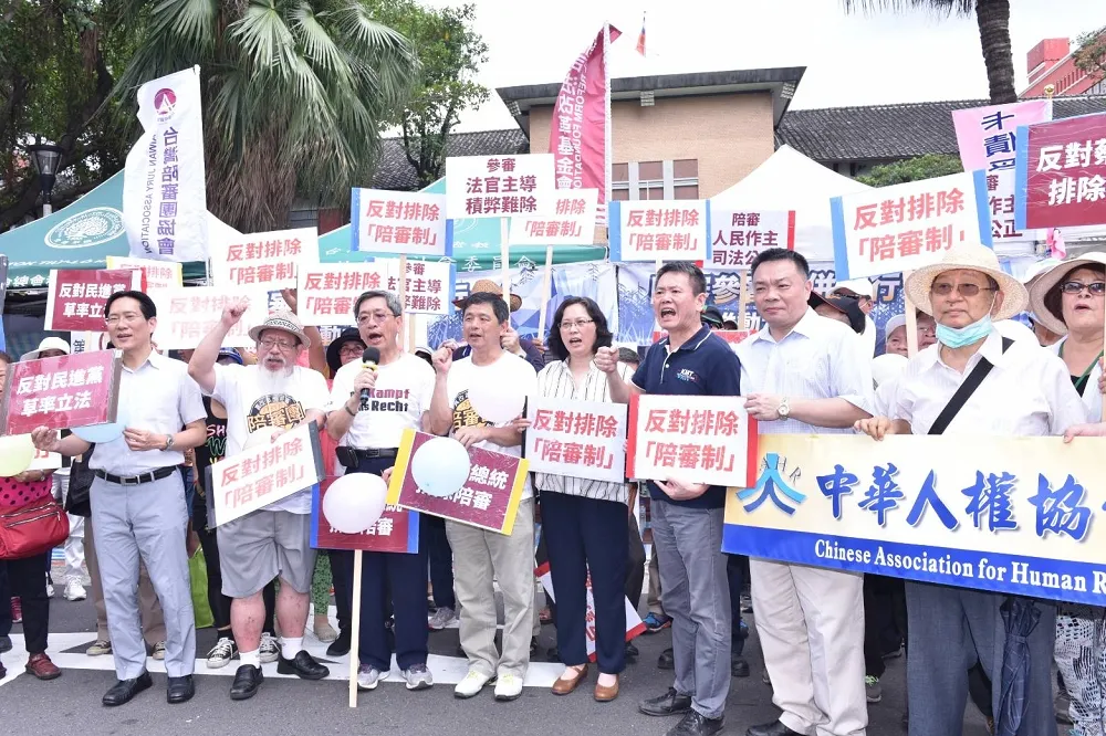 在野黨聯合聲援推陪審參審並行　籲民進黨勿草率立法