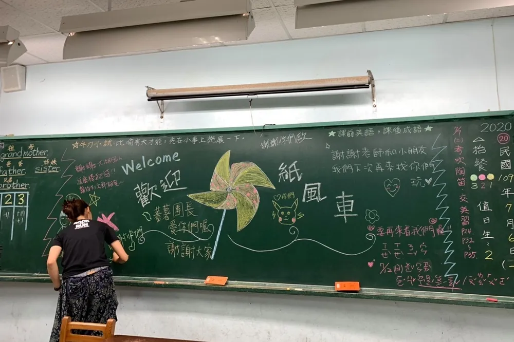 紙風車大火滿月　暖心觀眾偷塞「一疊現金」給吳念真　