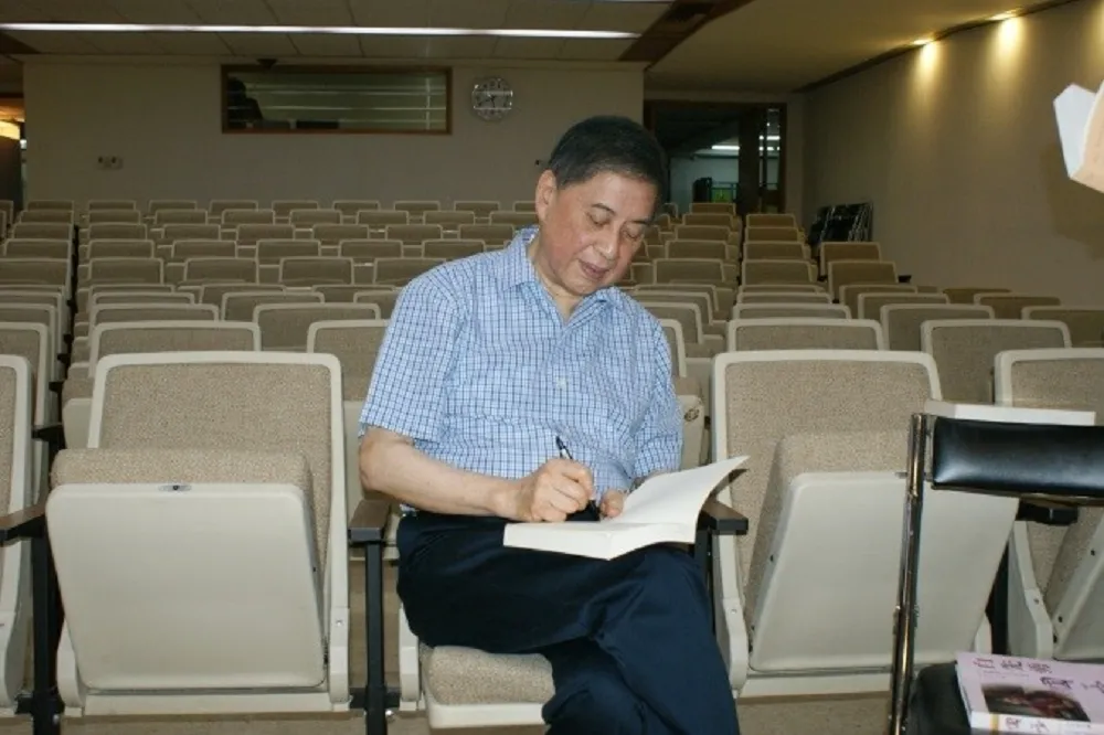 白先勇贈國圖12篇手稿　《孽子》等名作將全文數位化show全球