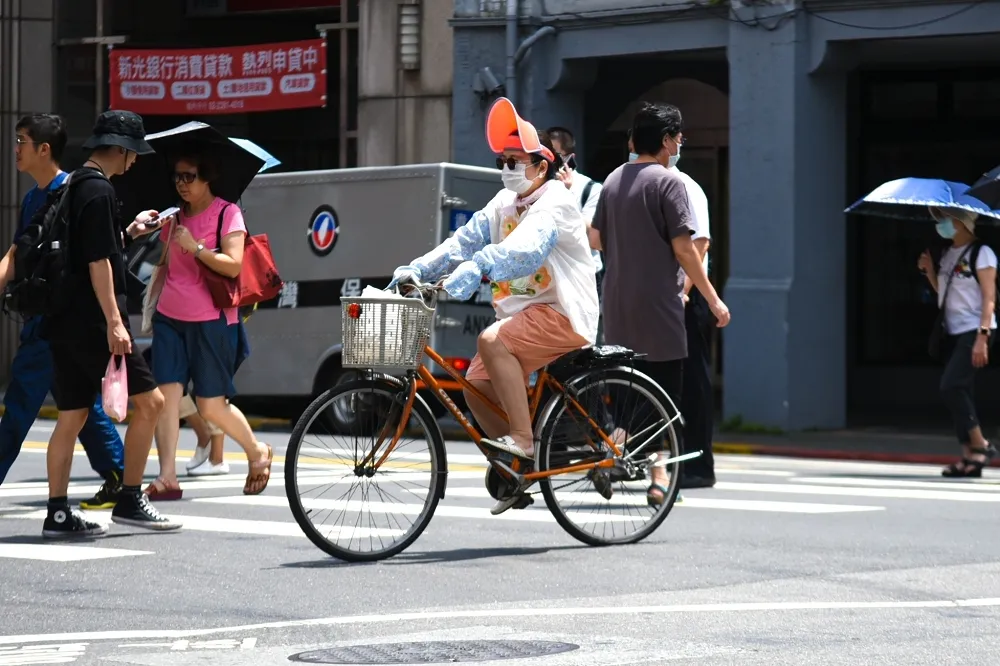 全台17縣市發布高溫資訊　雙北、南投將出現38度