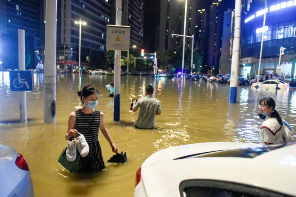 鄱陽湖暴雨創20年最高水位　中國升高長江洪災警戒等級