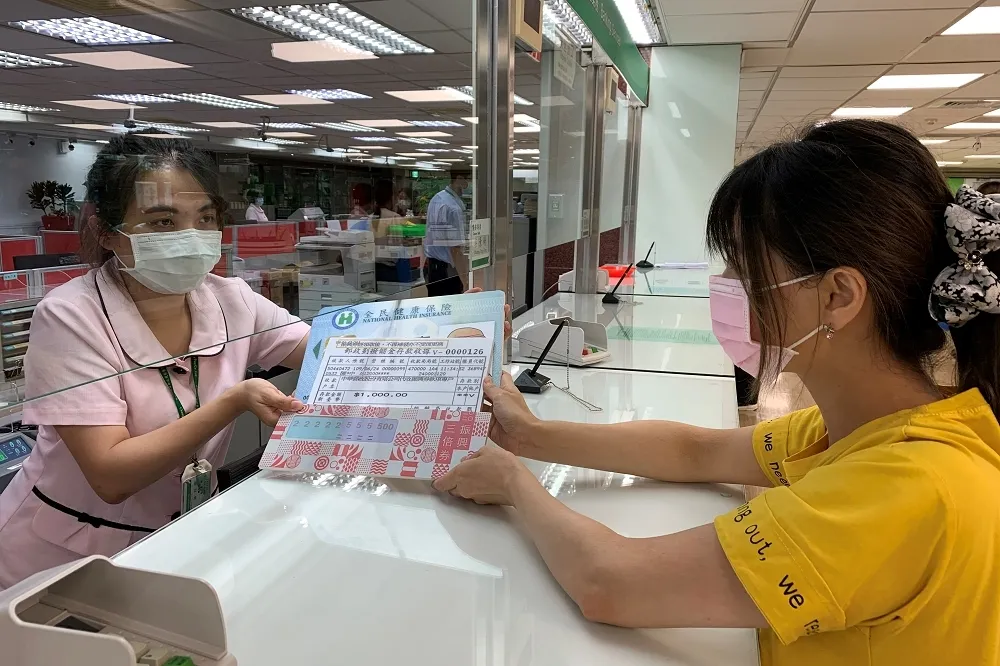 領紙本三倍券避人潮　中華郵政13日9點開放電話、網路預約購券時段