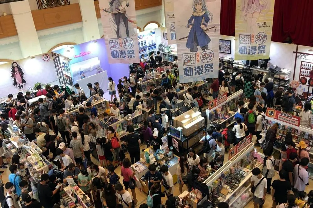 報復性消費來了　中友動漫祭排隊人龍綿延5層樓