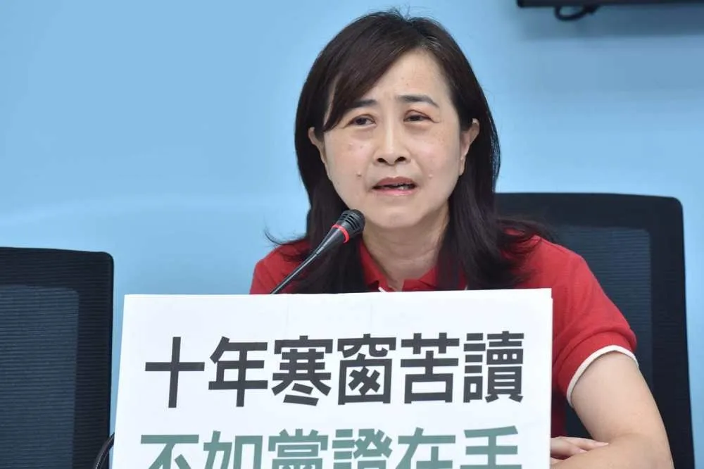 【口譯哥條款】政院擬修法讓政府約聘3年轉正　藍委轟吃相難看