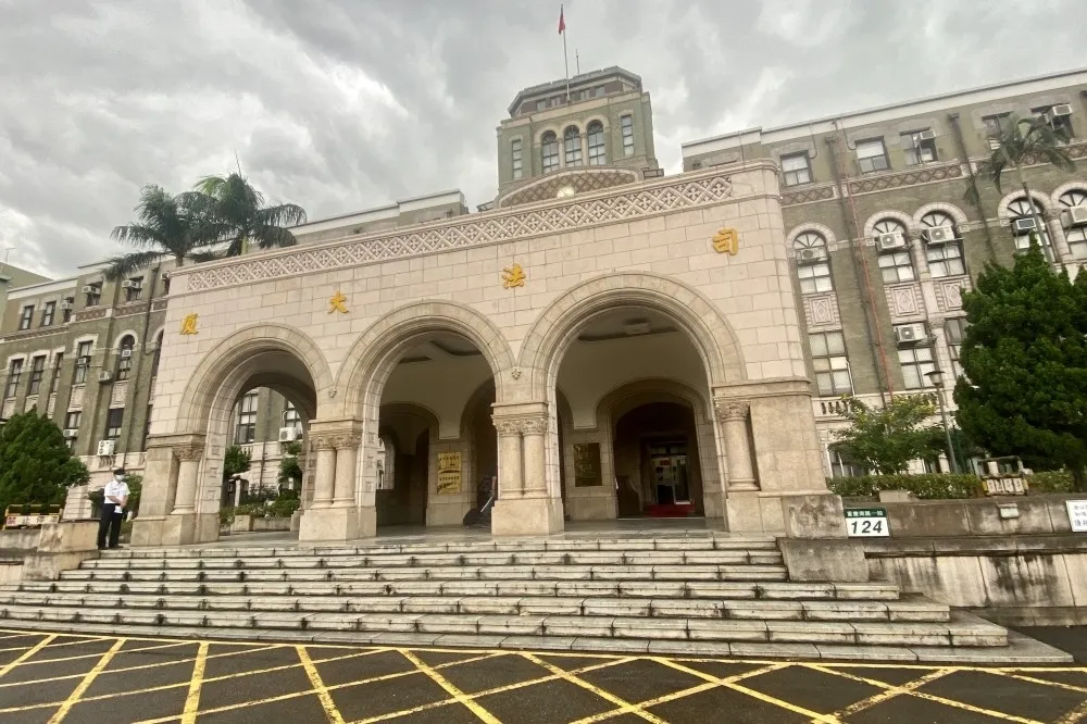 司法院角色錯亂的問題