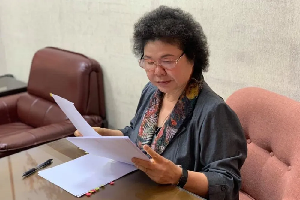 【監察院人事案】陳菊僅花5分鐘突圍進立院　從鎮江街側門走議場後門