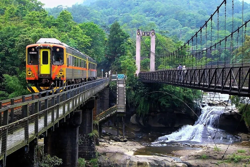 學生限定！台鐵推「TR Summer Pass」10 日券　火車無限搭只要 900 元