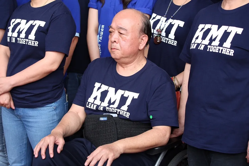 反軍改「八百壯士」打警察、攻擊記者　吳斯懷等13人遭起訴