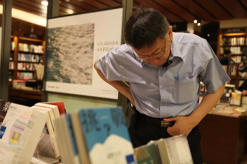 柯文哲嫌《老人與海》無聊　朱宥勳反譏：你政治生涯才無聊，快讓我看結果