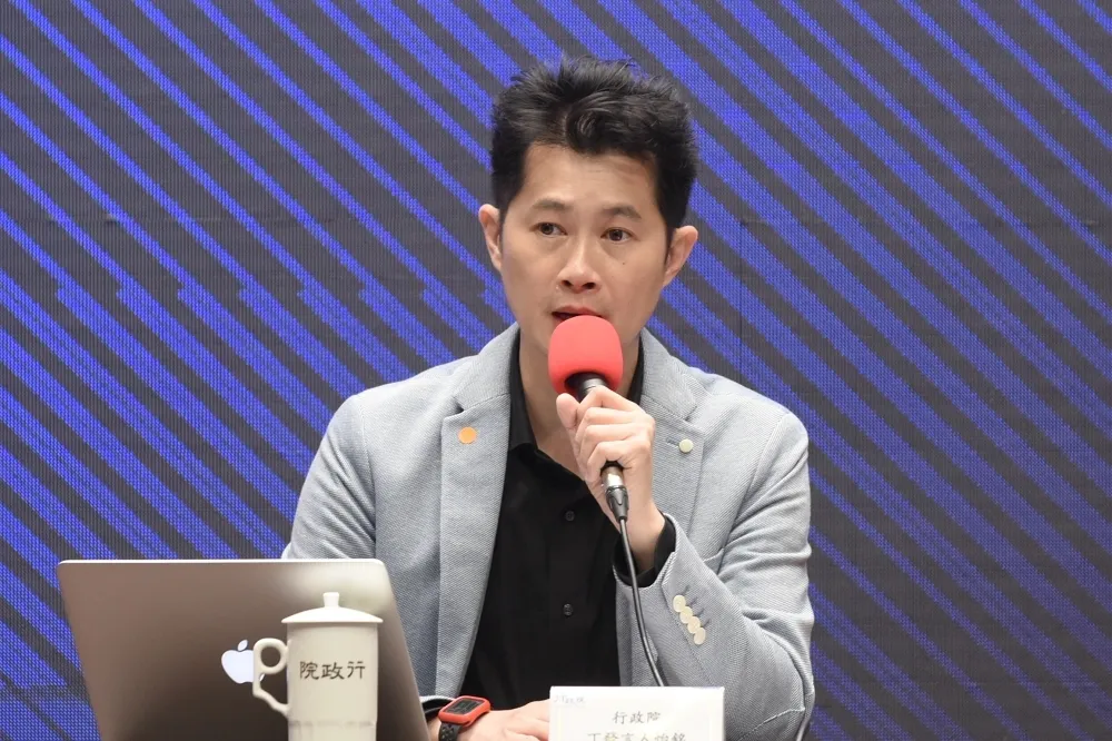 政院駁斥健保費率及部分負擔研擬雙漲　丁怡銘：11月才會做評估
