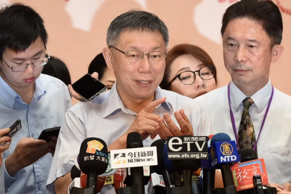 蔡英文挺陳其邁要贏回高雄光榮　柯文哲酸「以前沒有，現在才要去贏回」