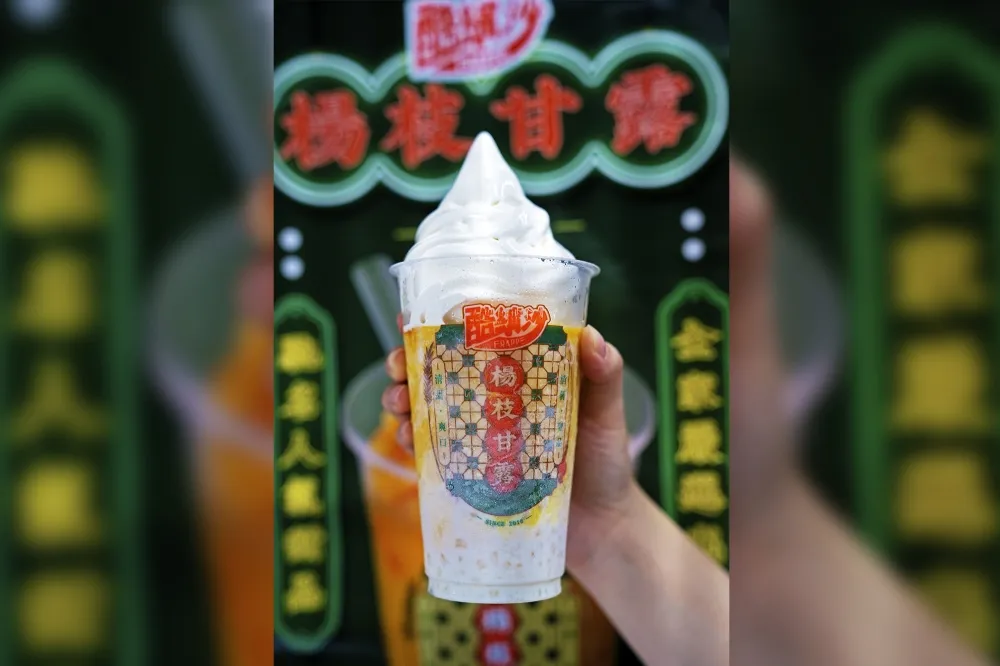 【開箱片】加霜淇淋吃！蹦出新滋味　全家推出「楊枝甘露酷繽沙」涼一夏