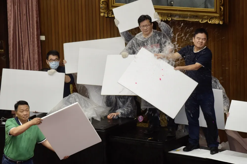 藍委占議場破壞「歷史建築」　北市文化局將研議是否開罰