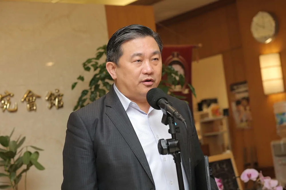 李眉蓁淚灑競總成立大會稱「我紅了」　王定宇：鬧笑話還沾沾自喜出名
