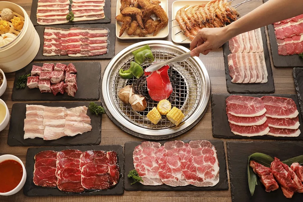 【有片】高雄最高 CP 值！鉄火牛排＆燒肉高雄夢時代店再升級　「鉄火燒肉 PLUS」438 元起吃到飽