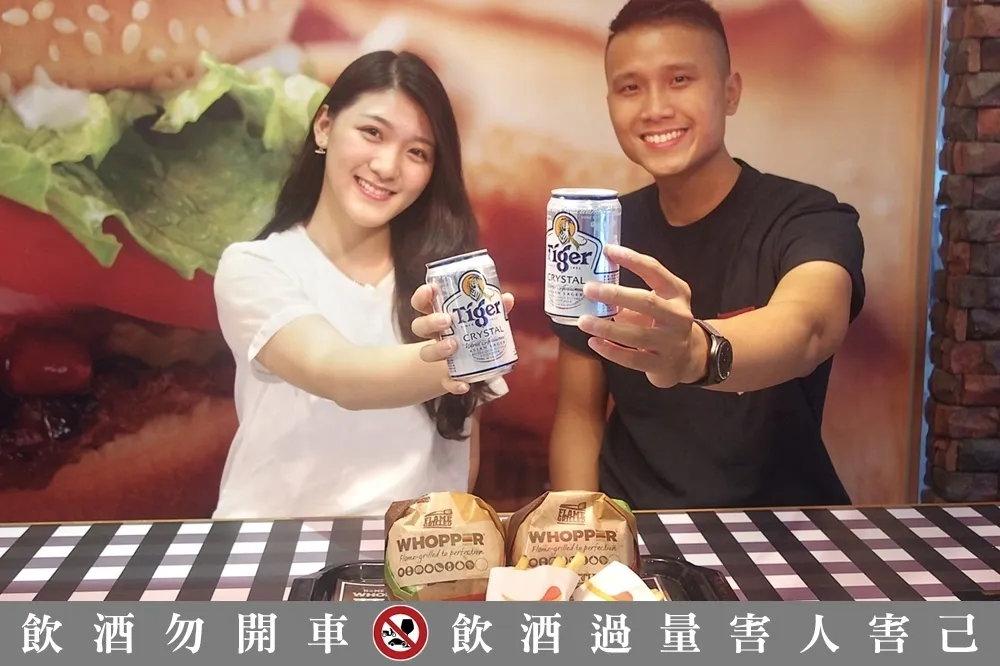漢堡王推出成人限定套餐　8/31前飲料免費升級虎牌啤酒