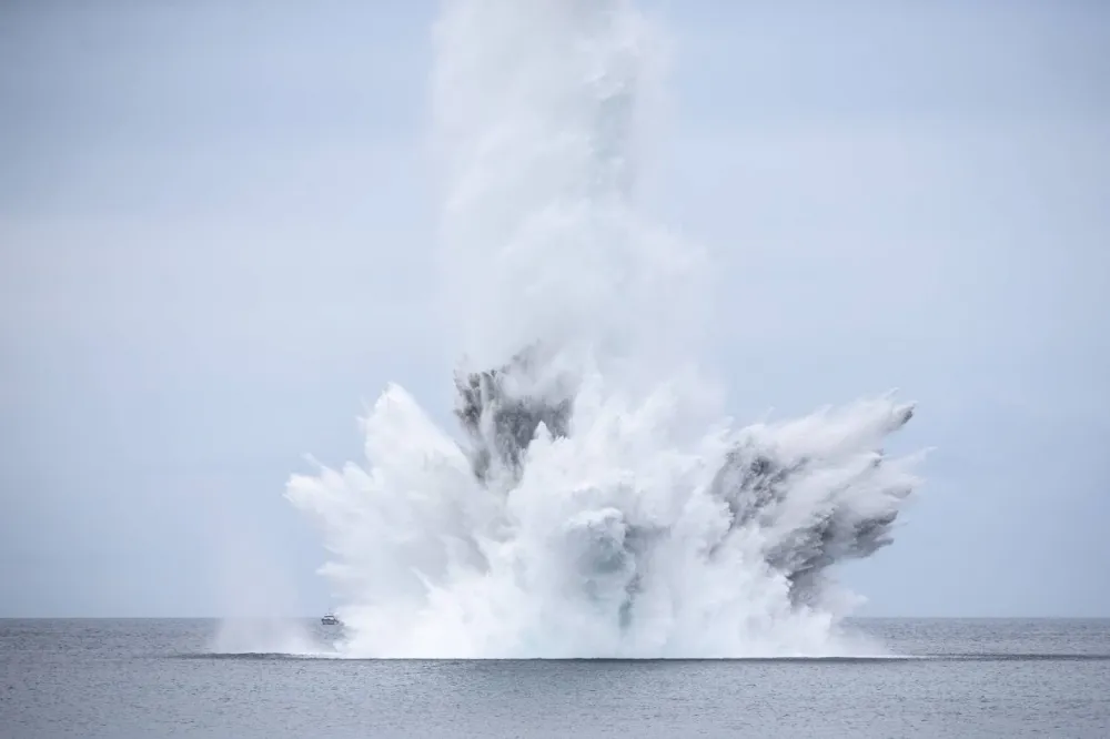 【有片】貢寮13顆未爆彈「用1300公斤炸藥」引爆成功　水花高達數十米
