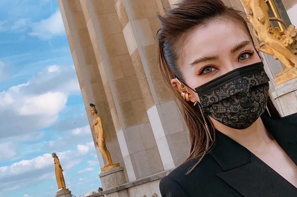 「中衛 ╳ 謝金燕」聯名蕾絲款口罩！屈臣氏、康是美等 4 通路 7/31 開賣