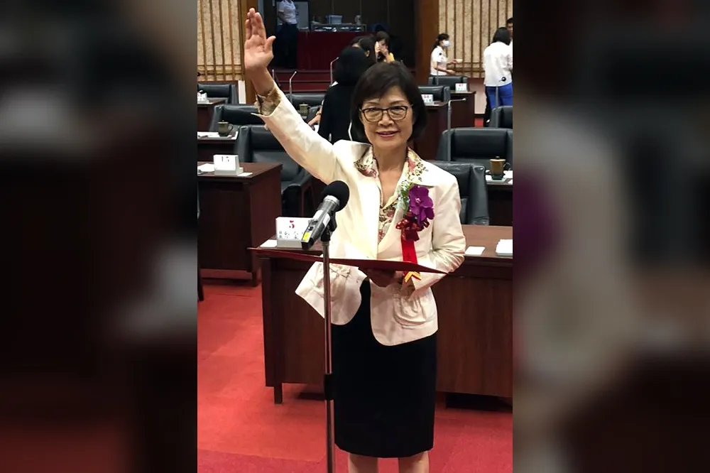 【快訊】高市議長補選　國民黨「阿姑」曾麗燕以35：27勝出