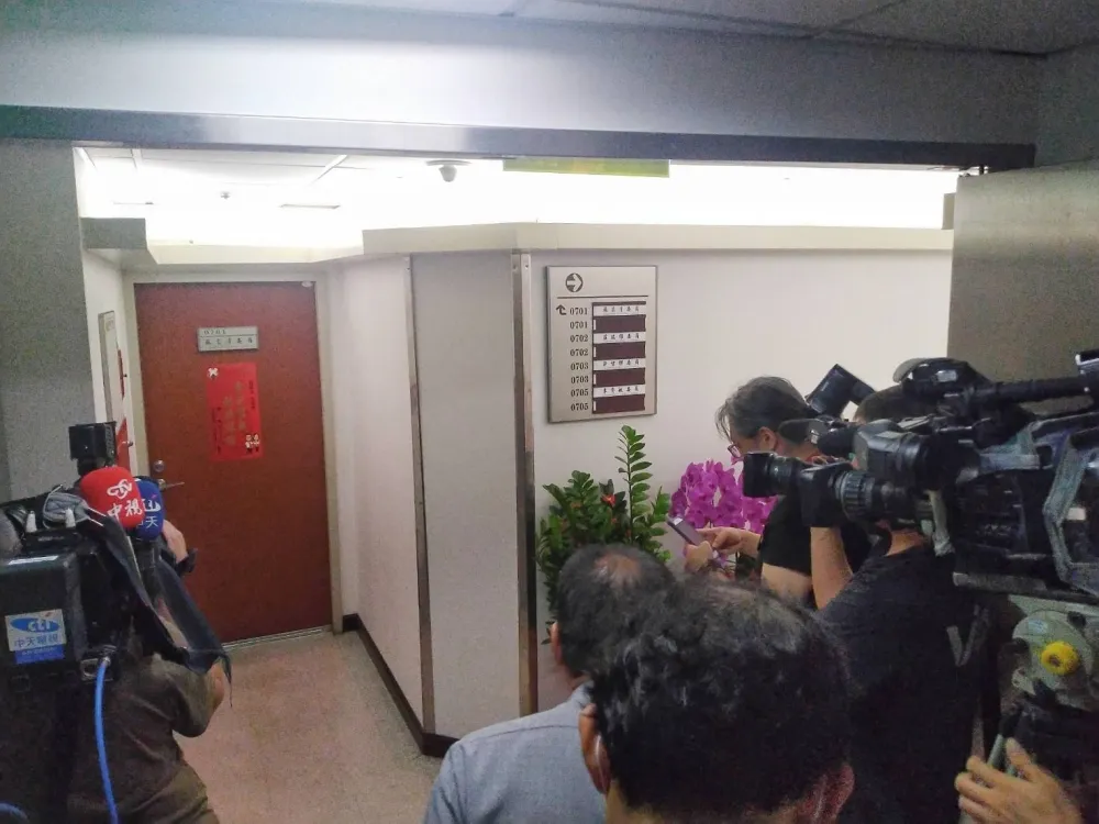 徐永明、蘇震清、陳唐山等6名藍綠立委涉SOGO收賄案　檢調出動搜立院辦公室