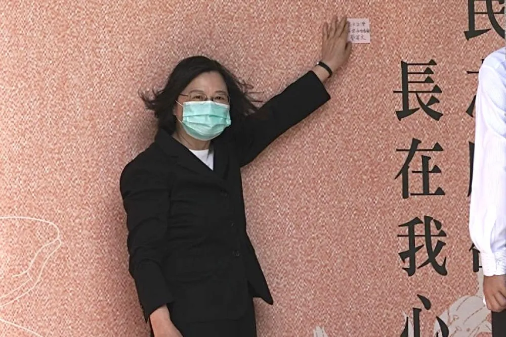 【李登輝追思會場】蔡英文寫下：民主台灣有您永恆看顧　馬英九未留下隻字片語