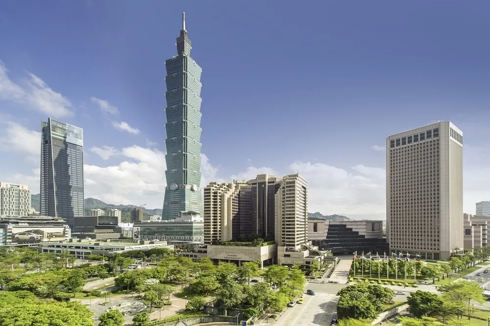 台北兩大飯店不熄燈！君悅酒店延長管理合約、王朝大酒店易主繼續經營