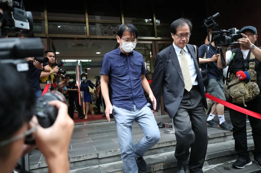 【徐永明涉受賄】黨魁自砸時力反貪招牌　立院「站神」政途蒙陰影
