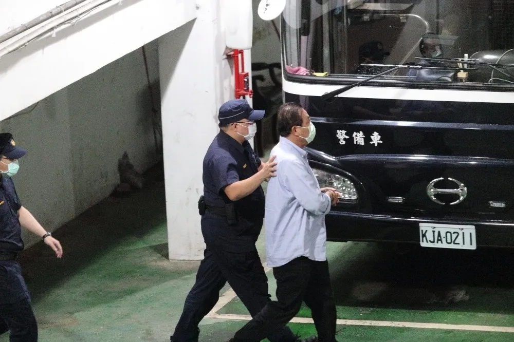 要說這些立委罪證確鑿為時尚早