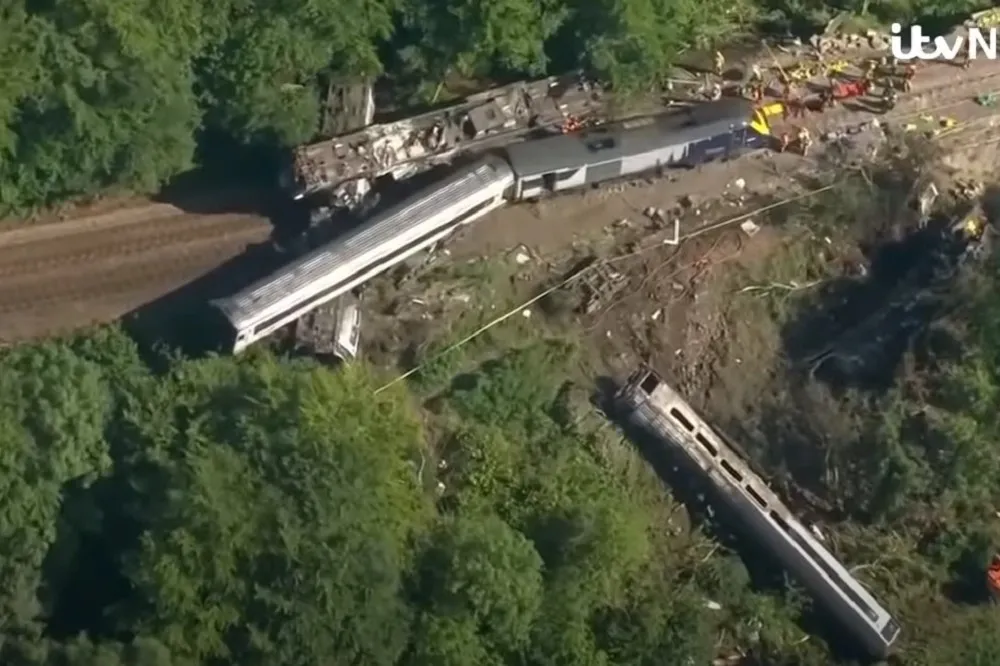 蘇格蘭火車出軌翻覆3死6傷　疑暴雨土石流釀禍