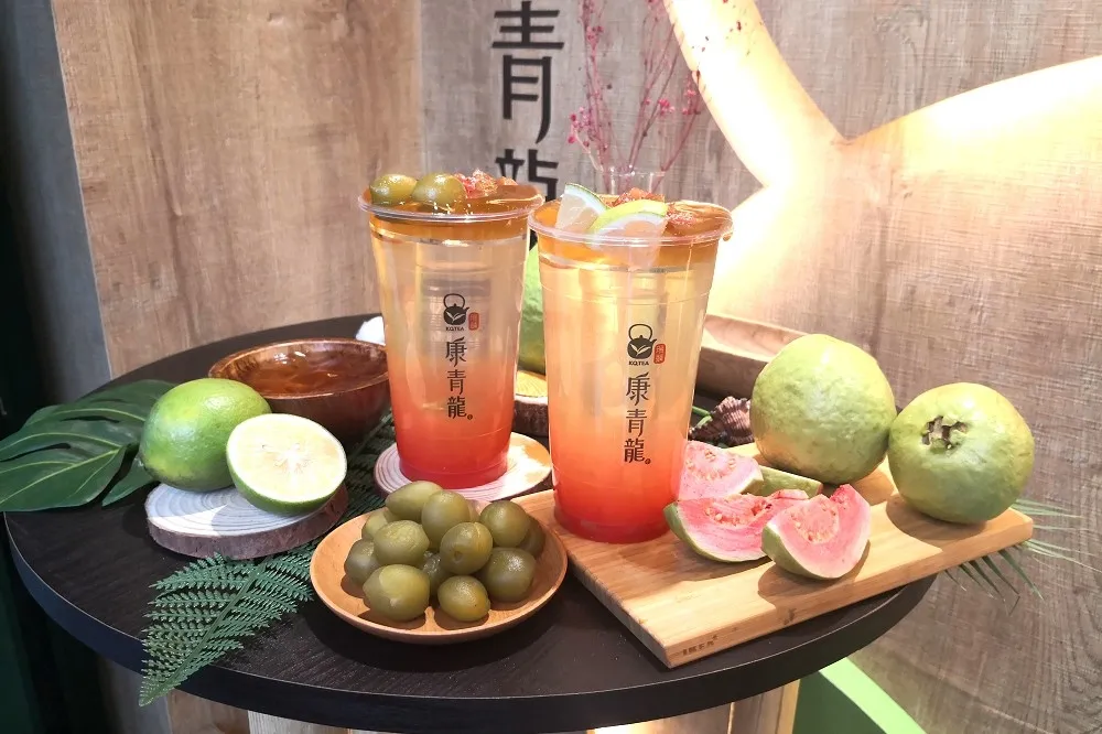 【有片】8/21 一組只要 2 元！康青龍推出「紅心芭樂梅」、「紅心芭檸冰茶」胭粉吸睛上市