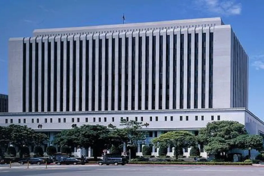 廠商趁台幣走強套利炒匯近2400億　央行對5家外銀大動作金檢