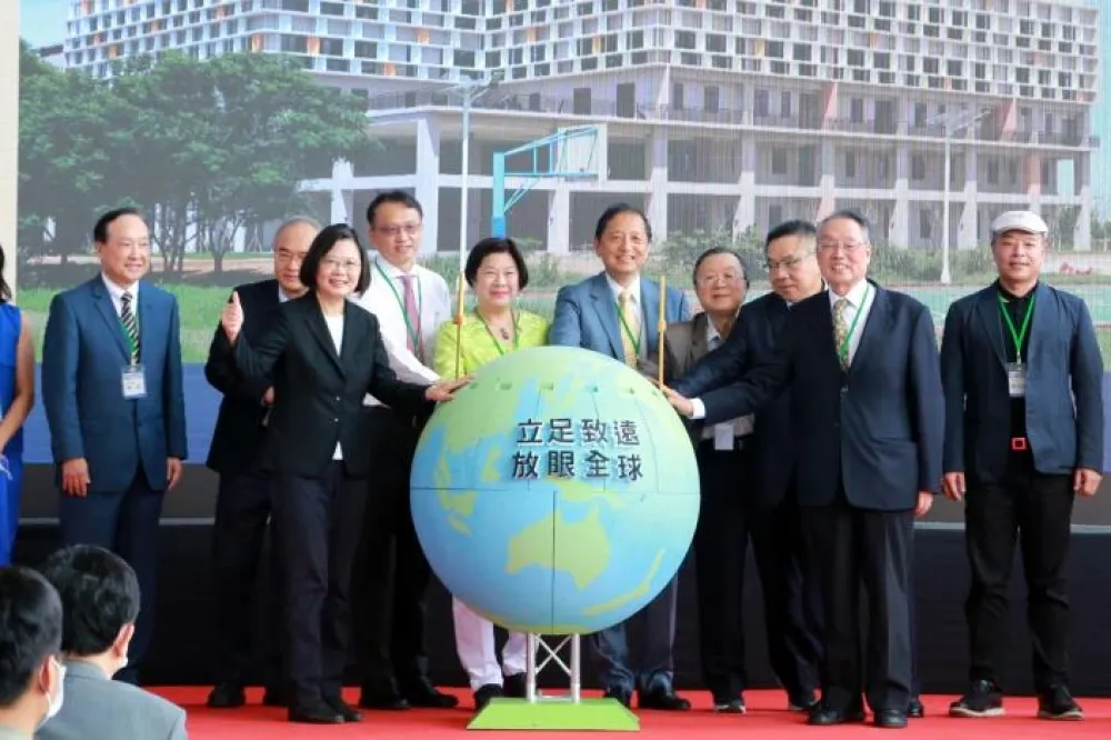 蔡英文總統出席國立交通大學台南校區致遠樓落成啟用典禮