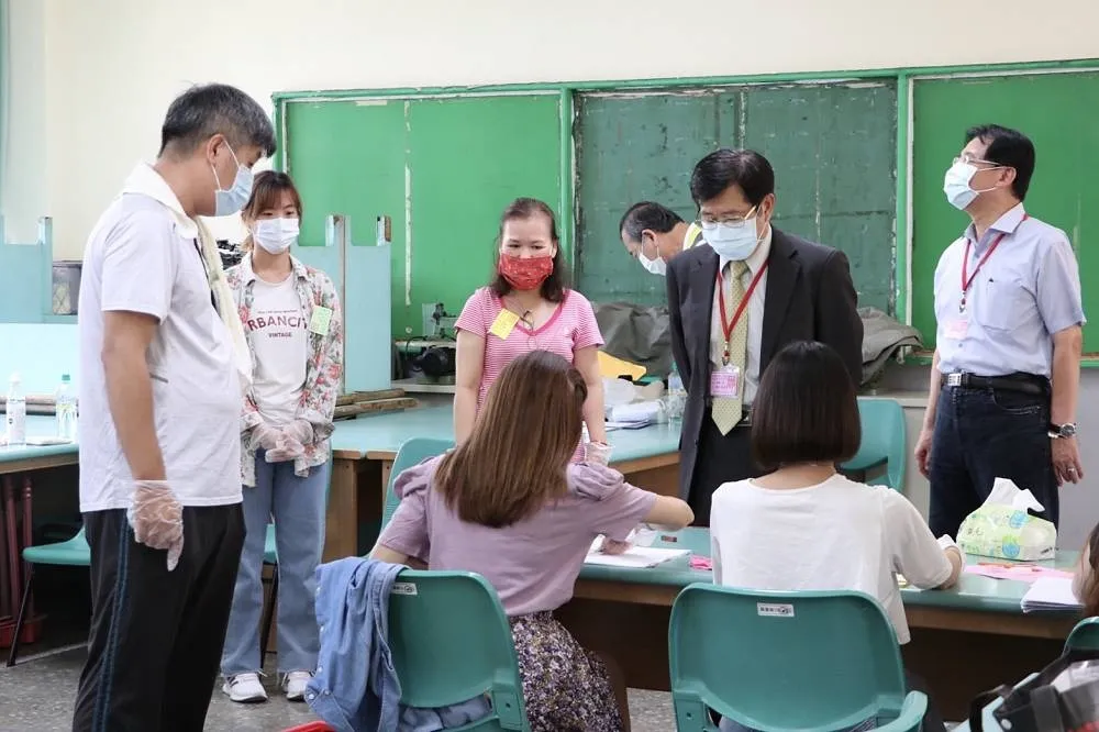 【高雄市長補選投票】老翁當眾撕毀選票觸法　晚上7點揭曉新市長人選