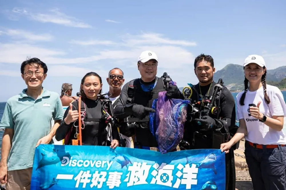700人淨海挑戰金氏世界紀錄　林右昌化身「K隊長」潛水護海洋
