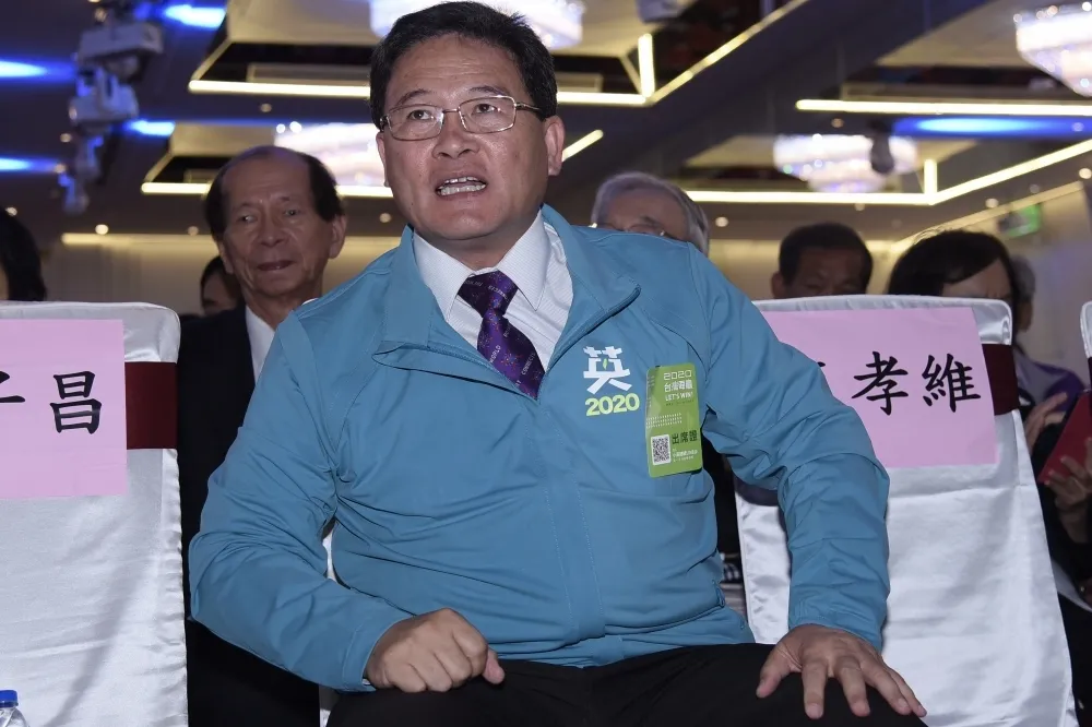 邱建富怒斥「成防疫破口還嗆中央政府」　王惠美回嘴：民調70%支持縣府做篩檢