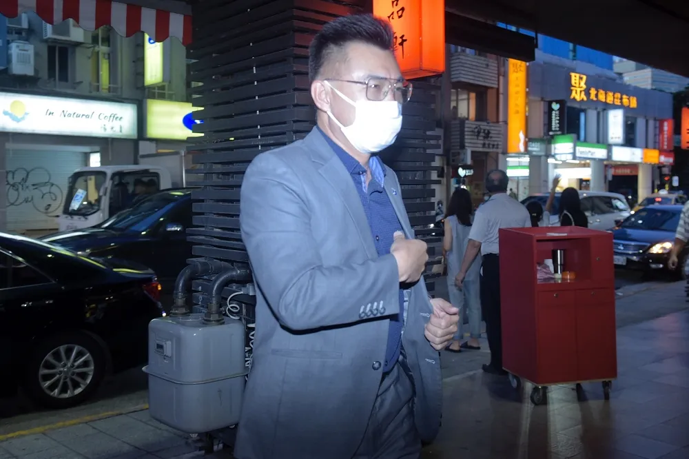 【主席作東險漏氣】江啟臣促藍委乘勝追擊　猛攻陳時中、送暖葉彥伯