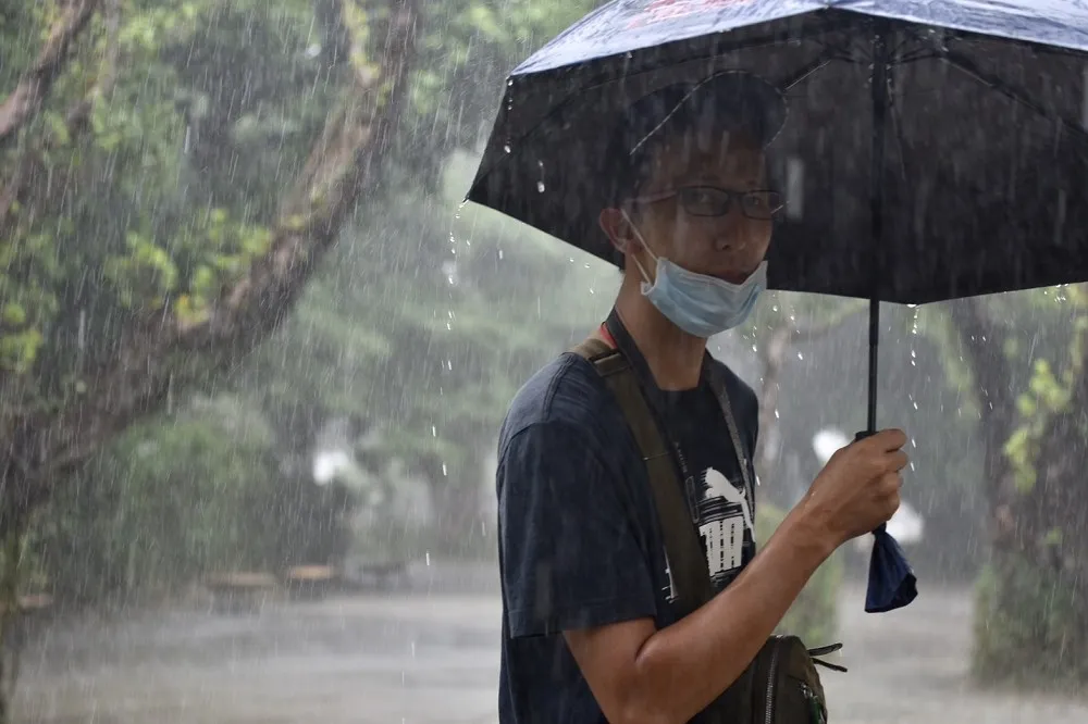 【挾強風巨浪】巴威颱風今夜最逼近台灣　14縣市豪大雨特報防淹水